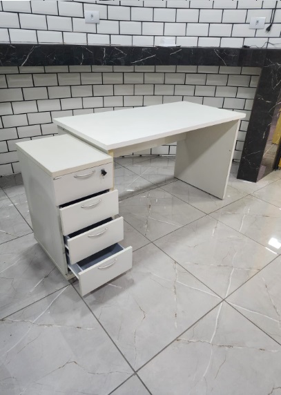 MESA RETA SEMI NOVA