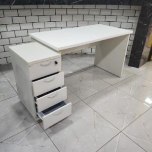 MESA RETA SEMI NOVA